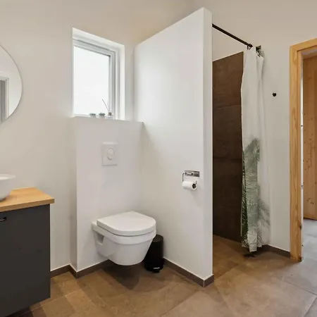 Feriehus Lovely New-built Near Sea *