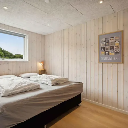 Lovely New-built Near Sea *