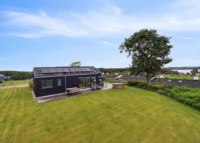 Lovely New-built Near Sea *