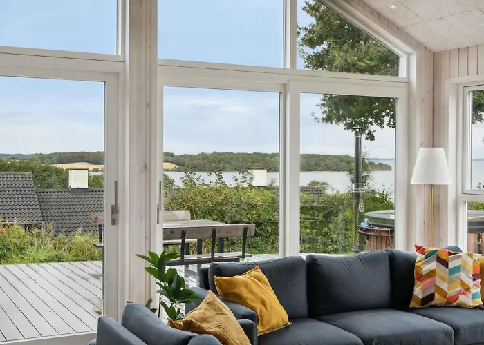 Lovely New-built Near Sea *