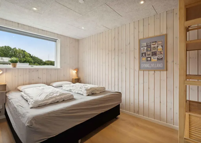 Lovely New-built Near Sea *